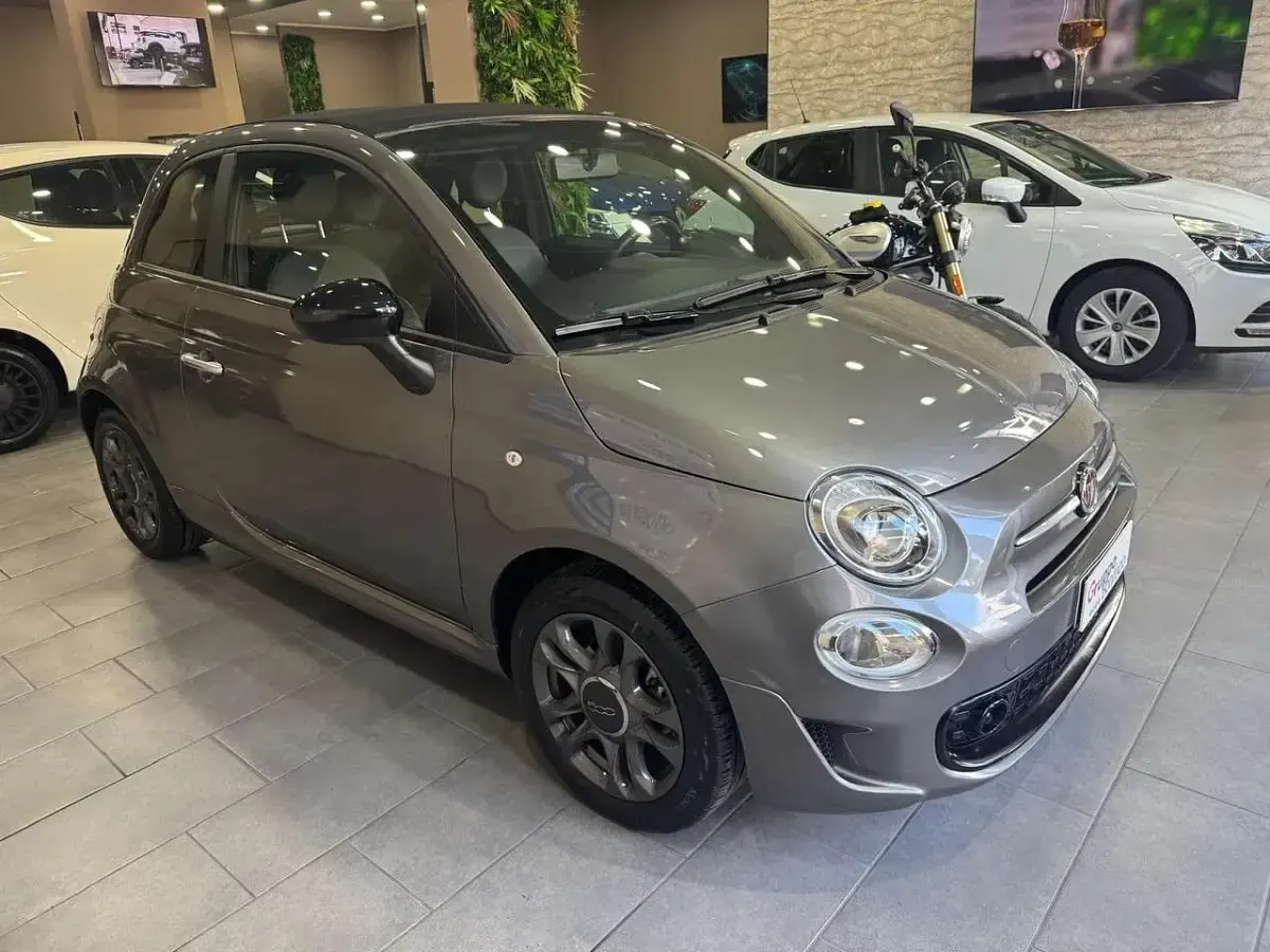Usata Fiat 500C 69 CV (50 kW) 2021 Grigio scuro Cabrio