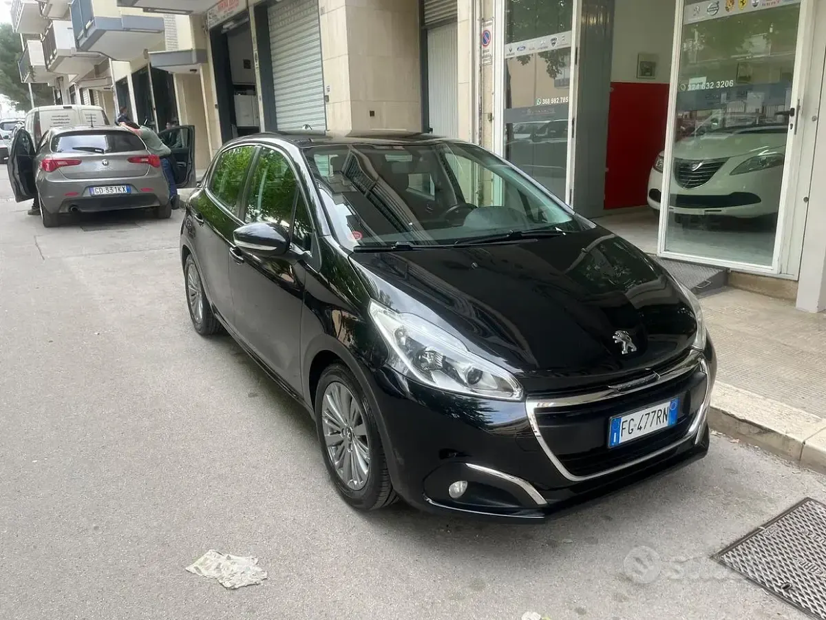 Usata Peugeot 208 Allure 75 CV (55 kW) 2016 Nero Utilitaria