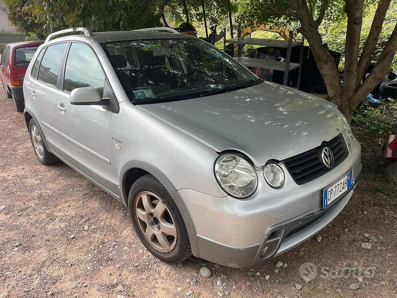 Grigio Usata 2004 VW Polo Tre volumi | 1500 € (Buon prezzo) - Immagine 1/4