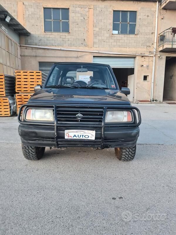 Usata Suzuki Vitara 75 CV (55 kW) 1990 Grigio SUV
