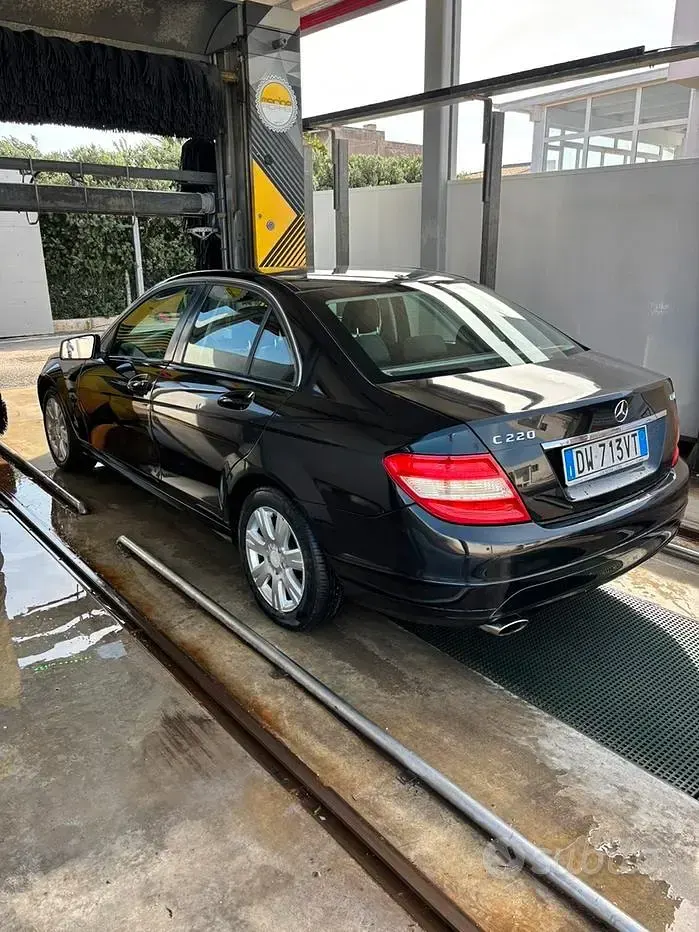 Usata Mercedes C200 170 CV (125 kW) 2009 Nero Berlina