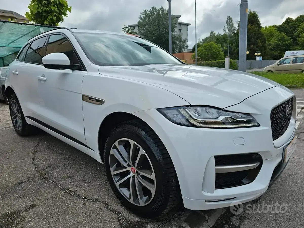 Usata Jaguar F-Pace R-Sport 241 CV (177 kW) 2018 Bianco SUV