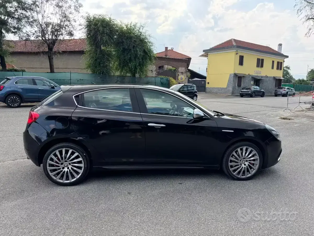Usata Alfa Romeo Giulietta Exclusive 170 CV (125 kW) 2013 Nero Utilitaria