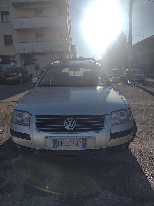 Usata VW Passat Highline 131 CV (96 kW) 2002 Argento Station wagon