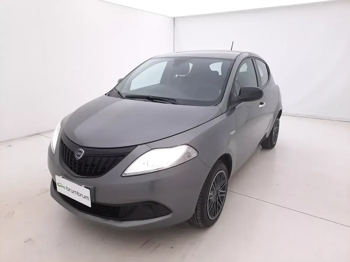 Usata Lancia Ypsilon 69 CV (50 kW) 2024 Grigiogrigio Utilitaria