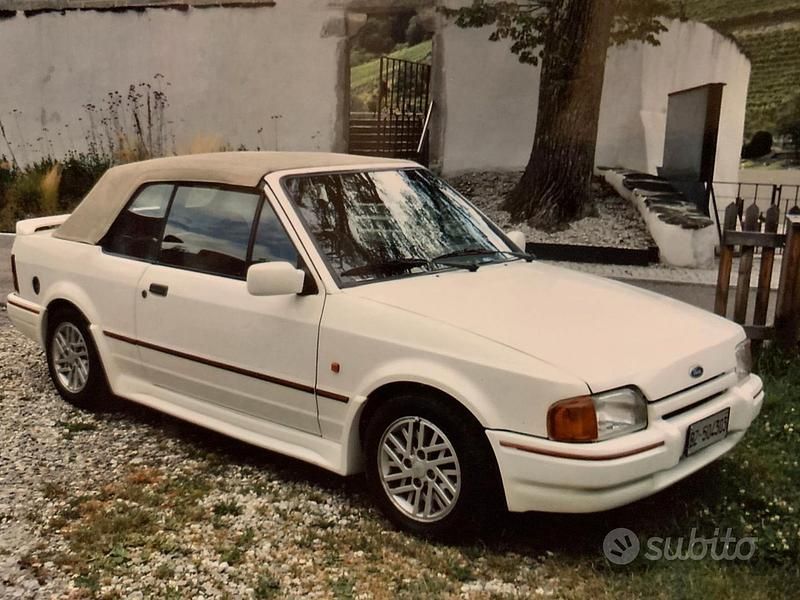 Usata Ford Escort Cabriolet 102 CV (75 kW) 1990 Bianco Cabrio