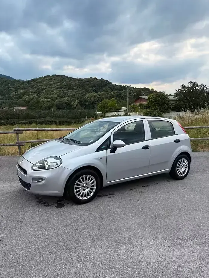 Usata Fiat Grande Punto 69 CV (50 kW) 2017 Grigio Utilitaria