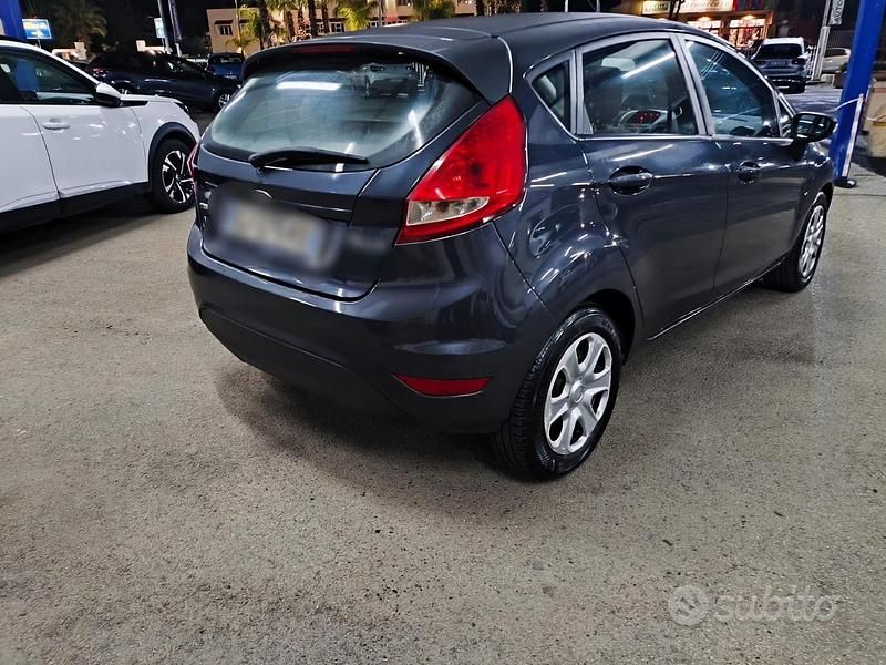 Usata Ford Fiesta 68 CV (50 kW) 2009 Grigio Utilitaria