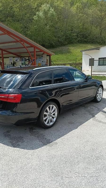 Usado Audi A6 177 CV (130 kW) 2012 Negro Familiar