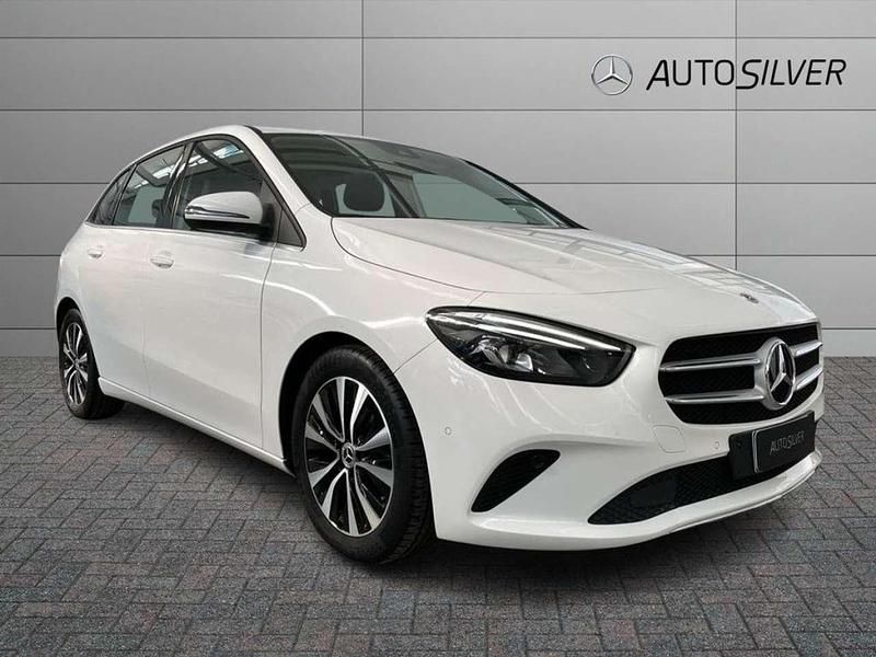 Bianco / pastello Usata 2022 Mercedes B180 Monovolume | 22.700 € (Buon prezzo) - Immagine 1/4