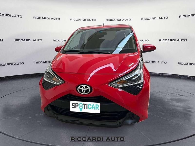 Usata Toyota Aygo Business Edition 72 CV (52 kW) 2019 Rosso Utilitaria