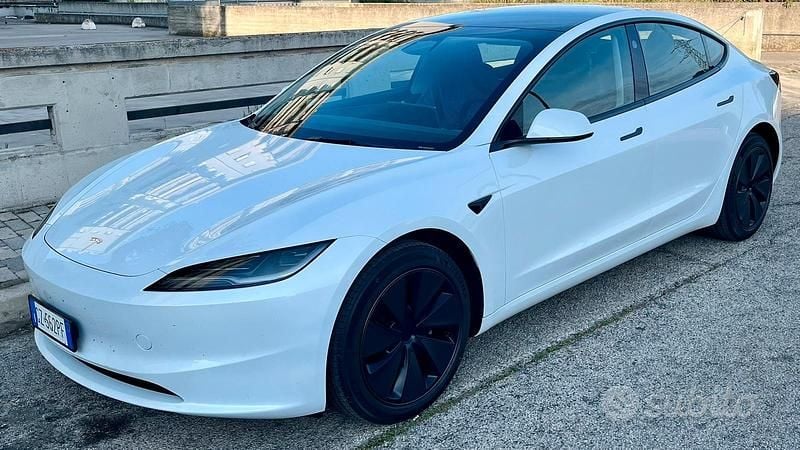 Usata Tesla Model 3 Long Range RWD 366 kW (498 CV) 2025 Bianco Berlina