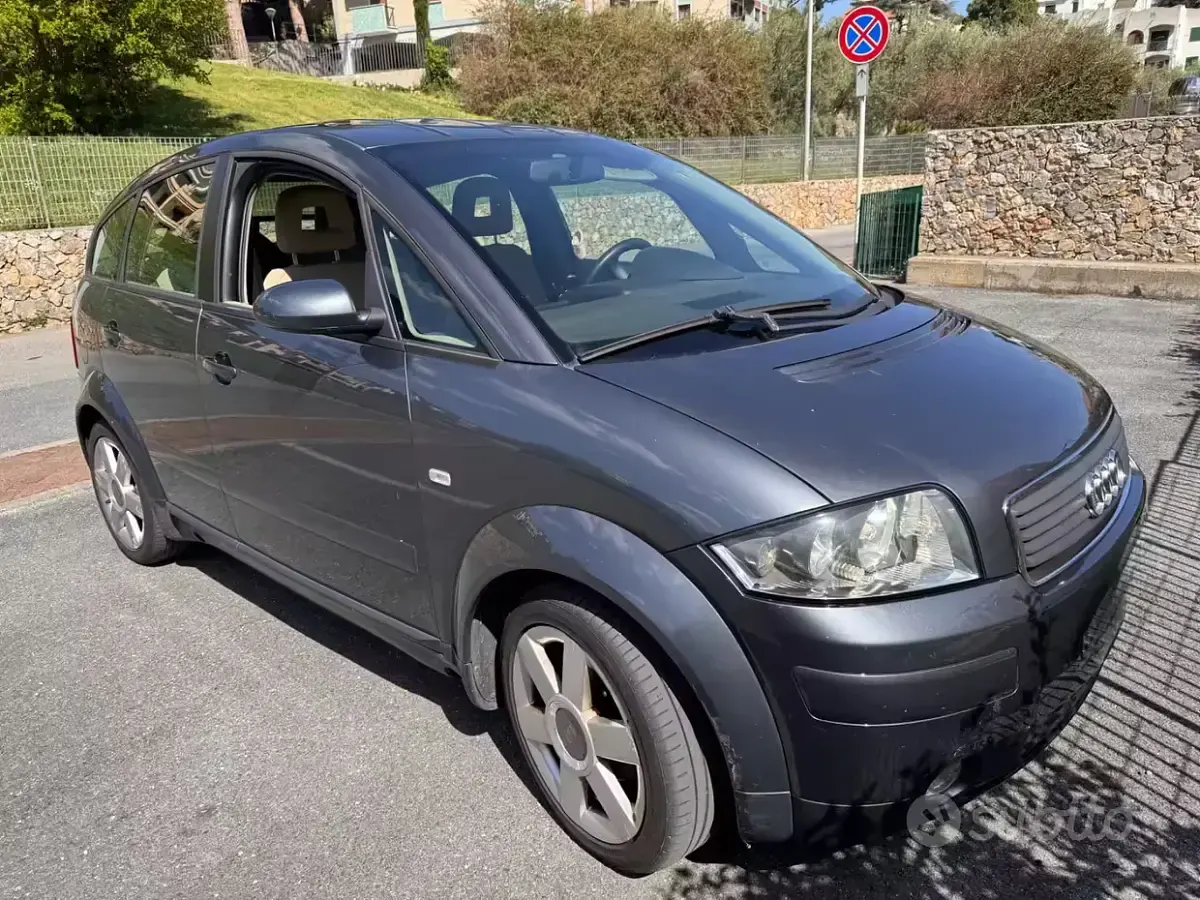 Usata Audi A2 75 CV (55 kW) 2004 Grigio Utilitaria