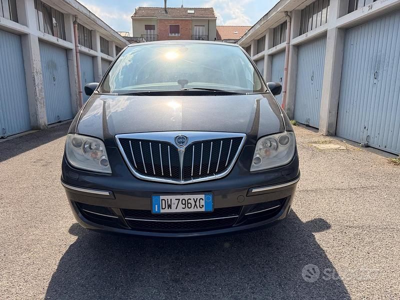 Usata Lancia Phedra 170 CV (125 kW) 2009 Grigio Monovolume