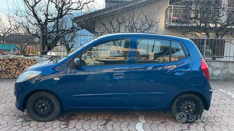Usata Hyundai i10 Comfort 69 CV (50 kW) 2011 Blu Utilitaria