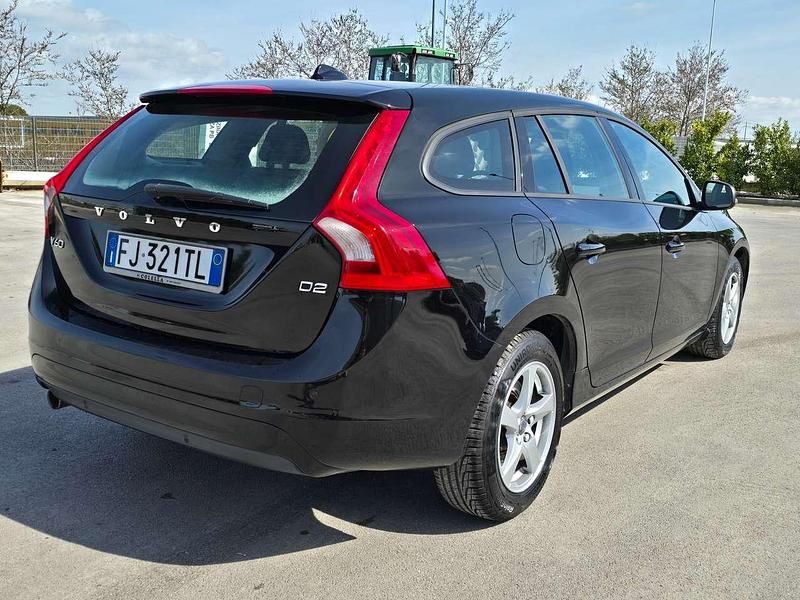 Usata Volvo V60 Summum 120 CV (88 kW) 2017 Nero Station wagon