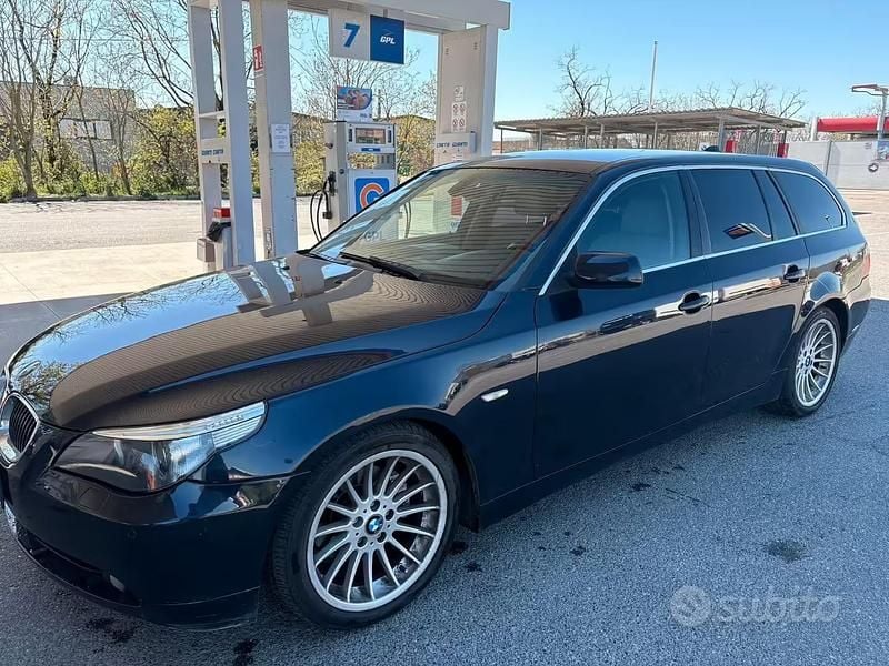 Usata BMW 525 Luxury Line 177 CV (130 kW) 2006 Blu Station wagon