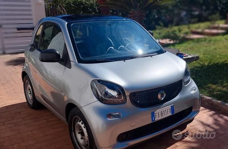 Usata 2016 Smart ForTwo Coupé Utilitaria | 8900 € (Ottimo prezzo) - Immagine 1/4