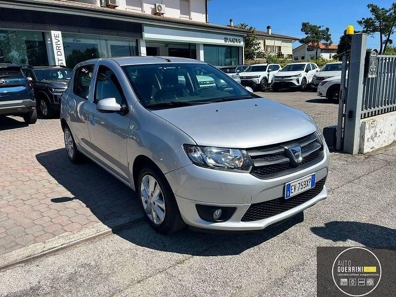 Begagnad Dacia Sandero Lauréate 75 HK (55 kW) 2014 Silver Halvkombi
