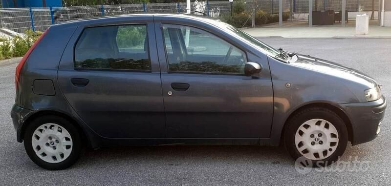 Usata Fiat Punto 80 CV (58 kW) 2000 Grigio Utilitaria
