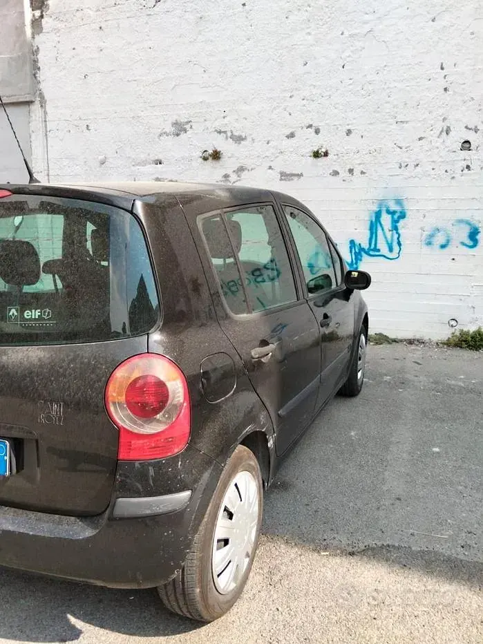 Usata Renault Modus 68 CV (50 kW) 2006 Nero Monovolume