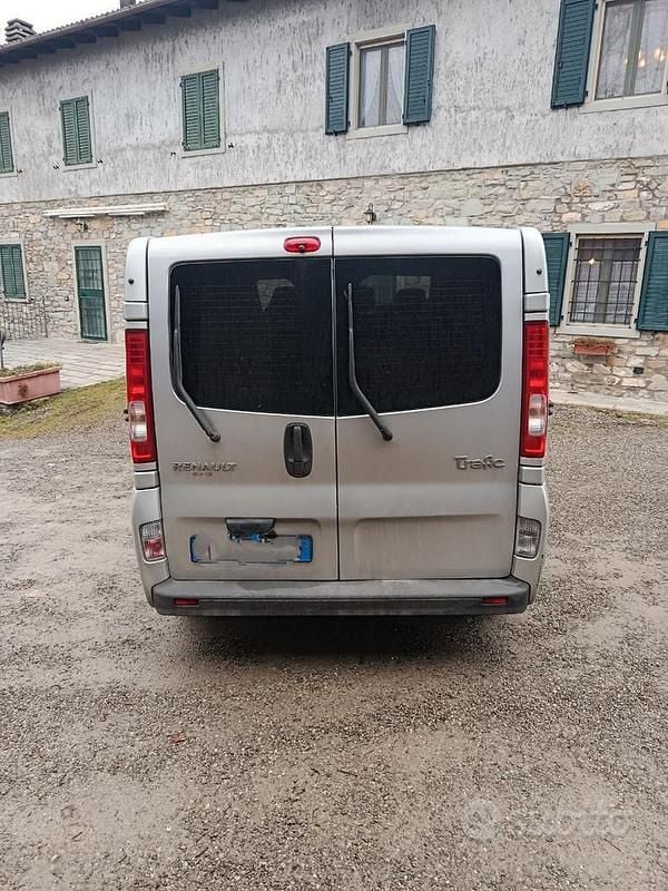 Usata Renault Trafic 145 CV (106 kW) 2007 Grigio Monovolume