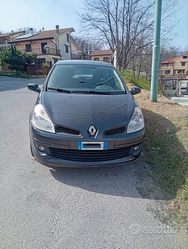 Usata Renault Clio II 75 CV (55 kW) 2005 Nero