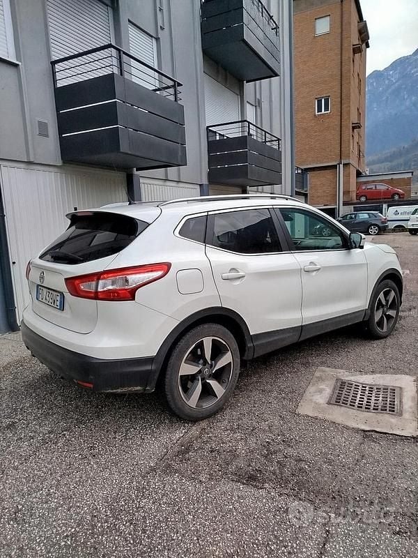 Usata Nissan Qashqai 130 CV (95 kW) 2016 Bianco SUV