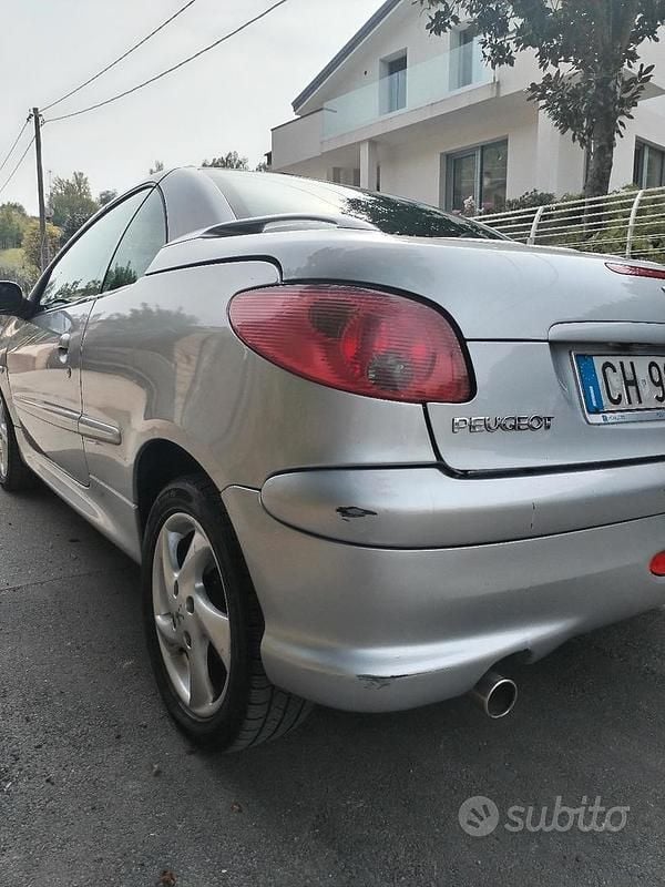 Usata Peugeot 206 CC 109 CV (80 kW) 2003 Grigio Cabrio