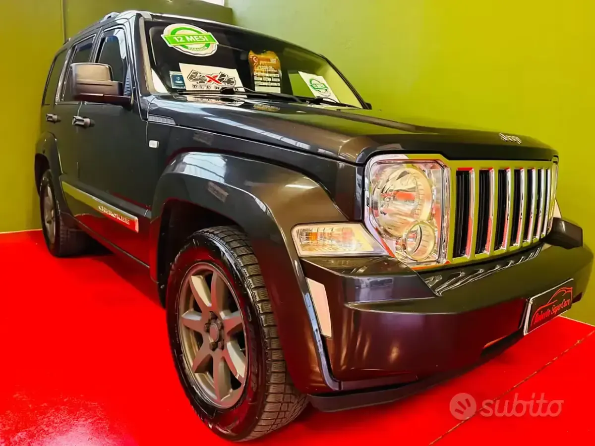 Occasion Jeep Cherokee Sport 200 ch (147 kW) 2012 Gris SUV