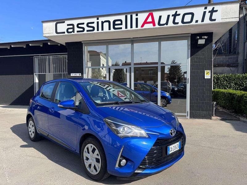 Usata Toyota Yaris Active 72 CV (52 kW) 2020 Blu Berlina
