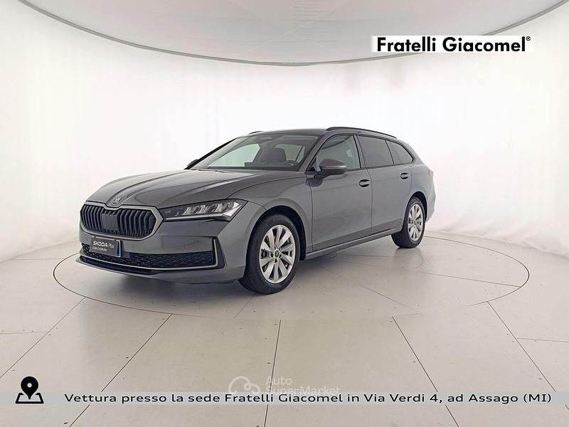 Usata Skoda Superb Selection 150 CV (110 kW) 2025 Grigio graphite metallizzato Station wagon