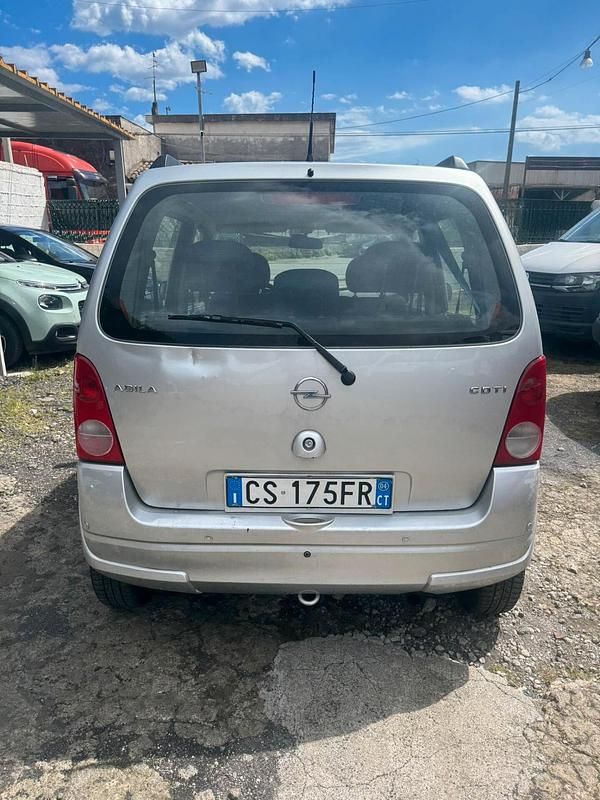 Usata Opel Agila Edition 69 CV (50 kW) 2004 Grigio Monovolume