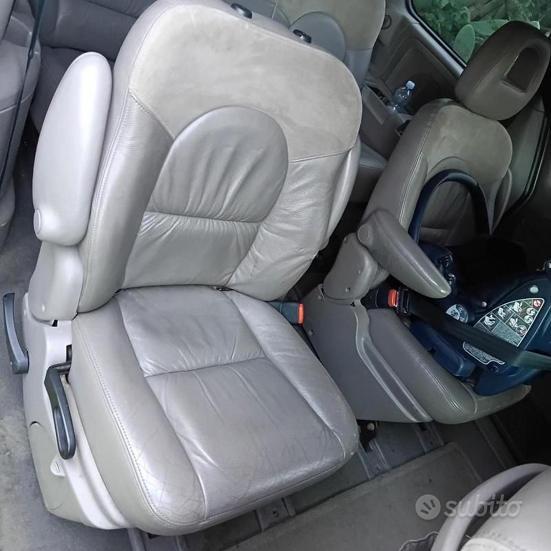Usata Chrysler Voyager 2003 Grigio Monovolume