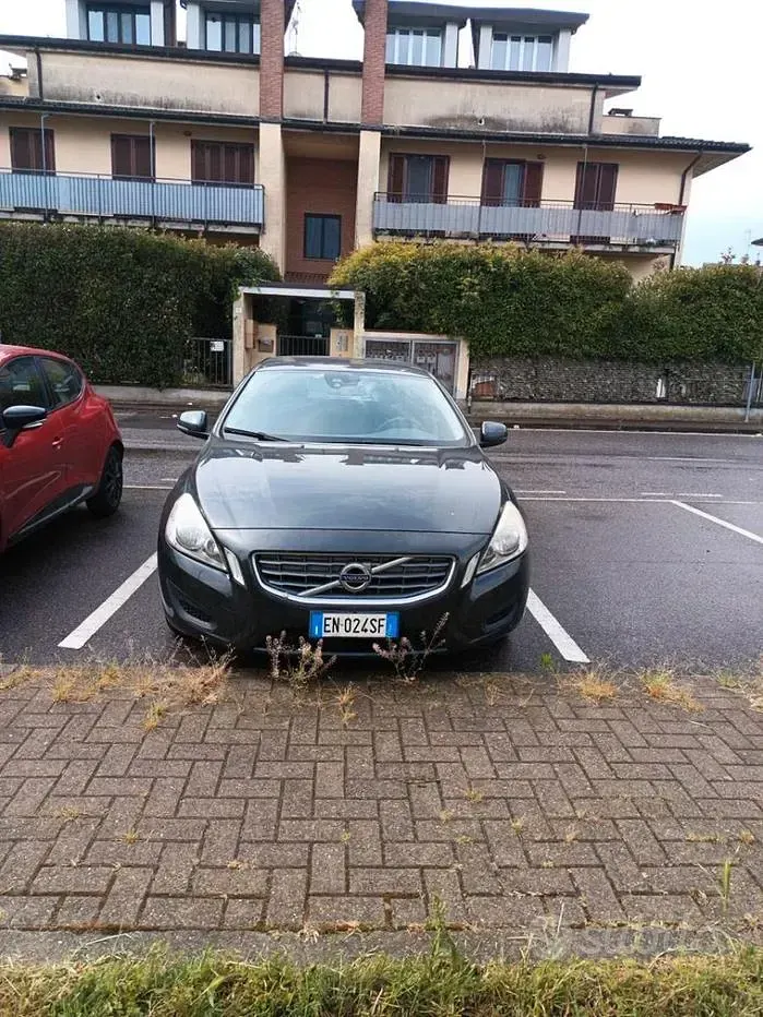Usata Volvo V60 Momentum 115 CV (84 kW) 2012 Bluazzurro Station wagon