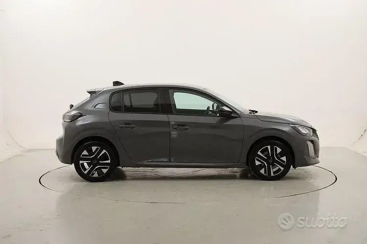 Usata Peugeot 208 Allure 101 CV (74 kW) 2025 Grigio Utilitaria