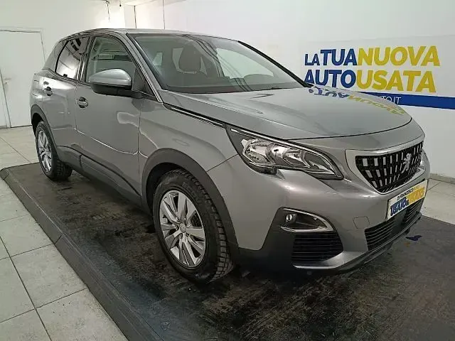 Usata Peugeot 3008 Active 131 CV (96 kW) 2019 Argento metallizzato SUV