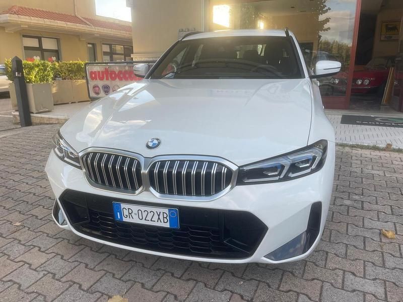 Usata BMW 330e M Sport 286 CV (210 kW) 2023 Bianco Station wagon