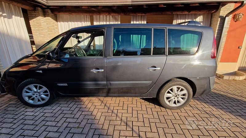 Usata Renault Espace 136 CV (100 kW) 2010 Grigio Berlina