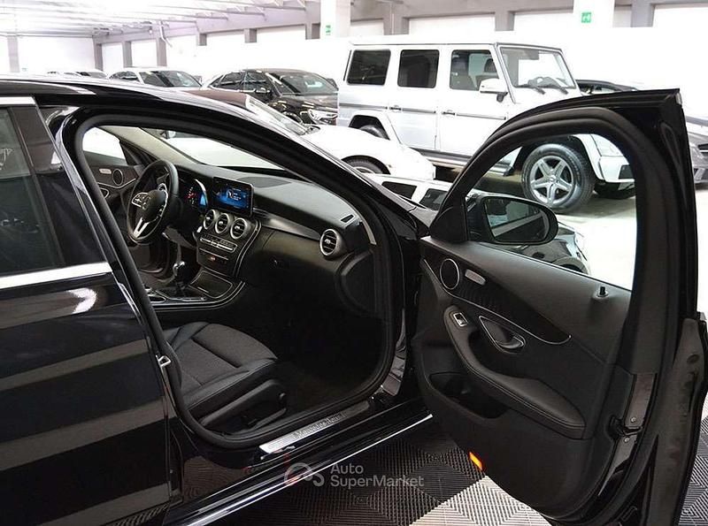 Usata Mercedes C180 156 CV (114 kW) 2019 Nero Berlina