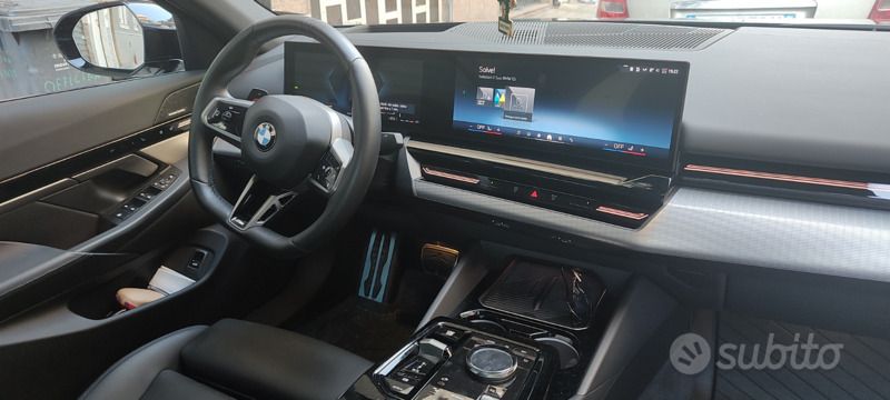 Usata BMW 520 M Sport 190 CV (139 kW) 2024 Blu Berlina