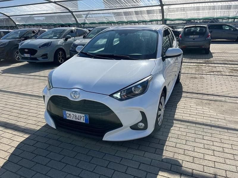 Bianco Usata 2023 Toyota Yaris Active Due volumi | 13.990 € (Buon prezzo) - Immagine 1/4