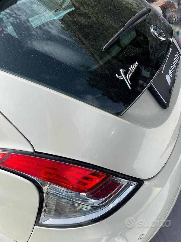 Usata Lancia Ypsilon 95 CV (69 kW) 2012 Bianco Utilitaria