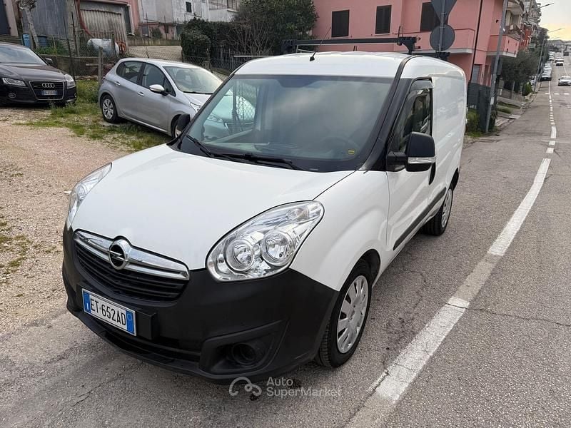 Usata Opel Combo 120 CV (88 kW) 2013 Bianco Monovolume