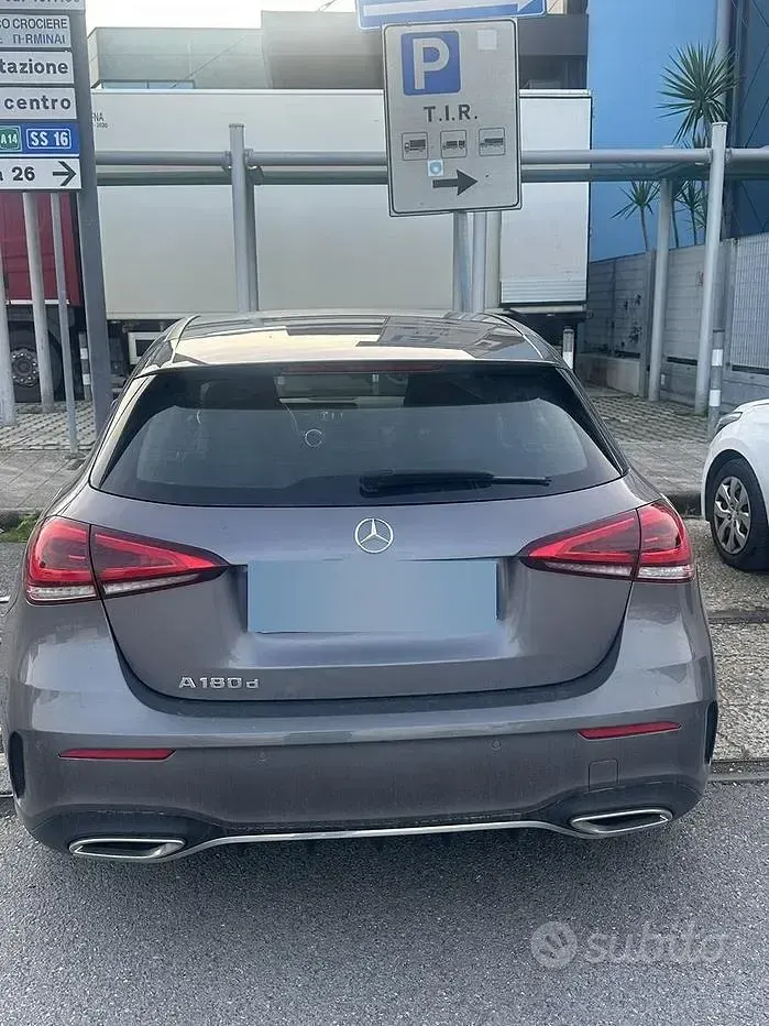 Usata Mercedes 180 Premium 116 CV (85 kW) 2021 Grigio Berlina