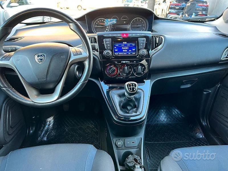 Usata Lancia Ypsilon Gold 69 CV (50 kW) 2020 Grigio Utilitaria