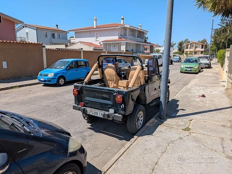Verde Usata 1981 Jeep CJ SUV | 11.000 € - Immagine 1/3