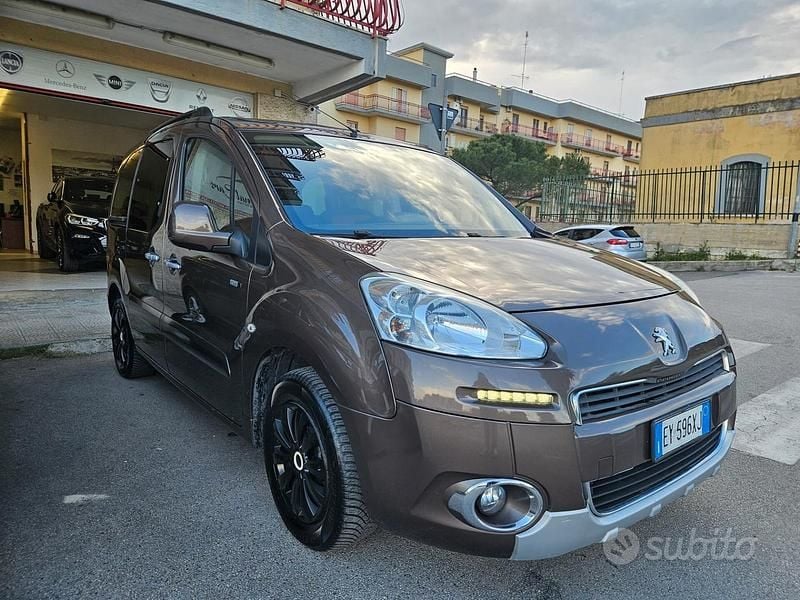 Usata Peugeot Partner Tepee Outdoor 92 CV (67 kW) 2015 Marrone Monovolume