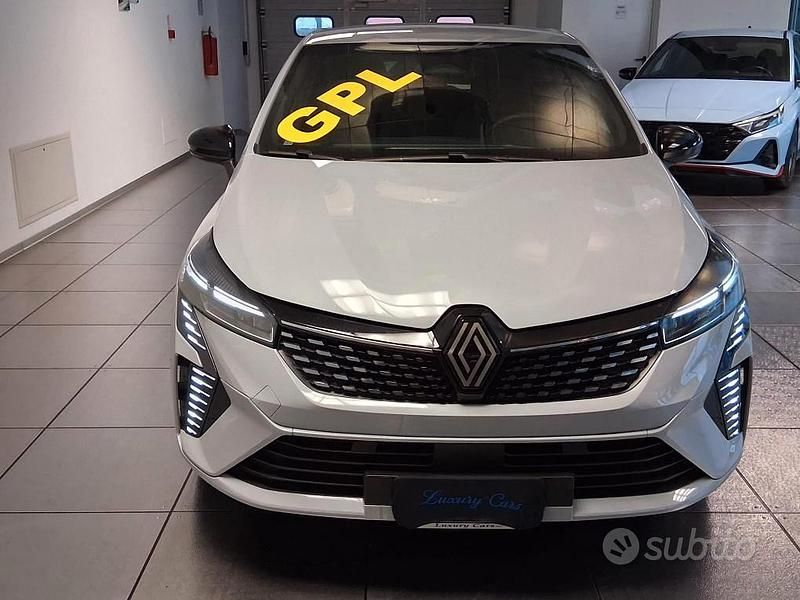 Nuova Renault Clio V Techno 100 CV (73 kW) 2025 Grigio Berlina