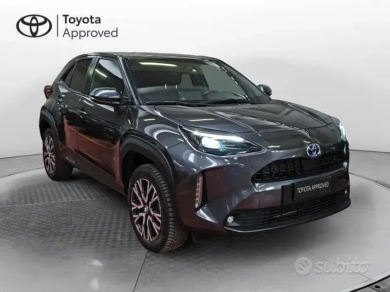 Begagnad Toyota Yaris Cross Trend 2022 Grå SUV